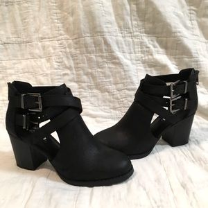 SODA Women’s Ankle Booties Size 6.5